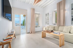Sunshine Suite - with Hot Tub & Satellite Wi-Fi | Living area - Rabagas Suites (Sifnos)