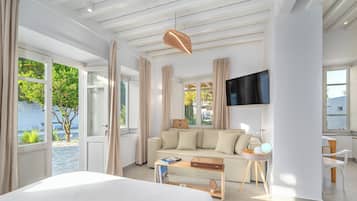 Moonshine Suite - with Hot Tub & Satellite Wi-Fi | Área de sala de estar | IPad