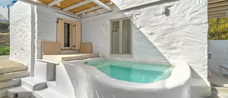 Sunshine Suite - with Hot Tub & Satellite Wi-Fi | Terrasse/Patio