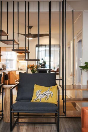 Interior - 1 Block to Beach - Ocean Views & Near Asbury Park (Neptune Township)