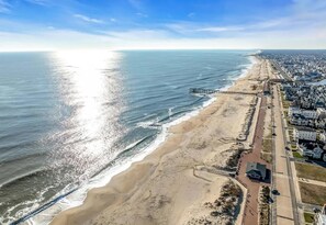 Beach nearby, sun loungers, beach towels
