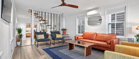 Smart TV, books, stereo, offices