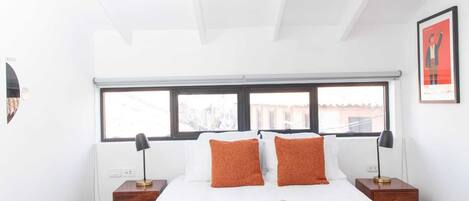 Comfort Room, 1 Queen Bed, Non Smoking | Egyptian cotton sheets, premium bedding, down comforters