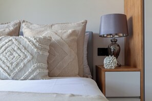2 bedrooms, hypo-allergenic bedding, individually furnished - The Cromwell Collection (London)