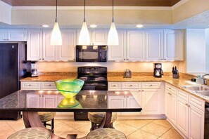 ثلاجة، ميكروويف، فرن، موقد طهي مسطح