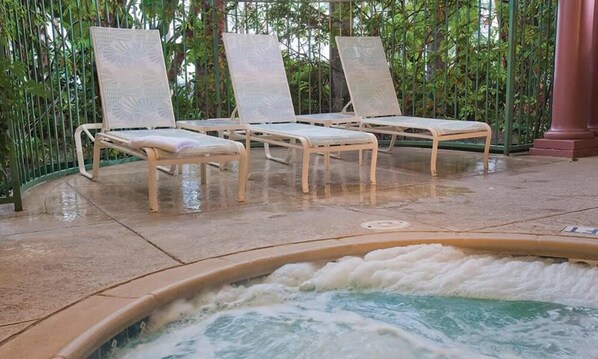 مغطس سبا خارجي