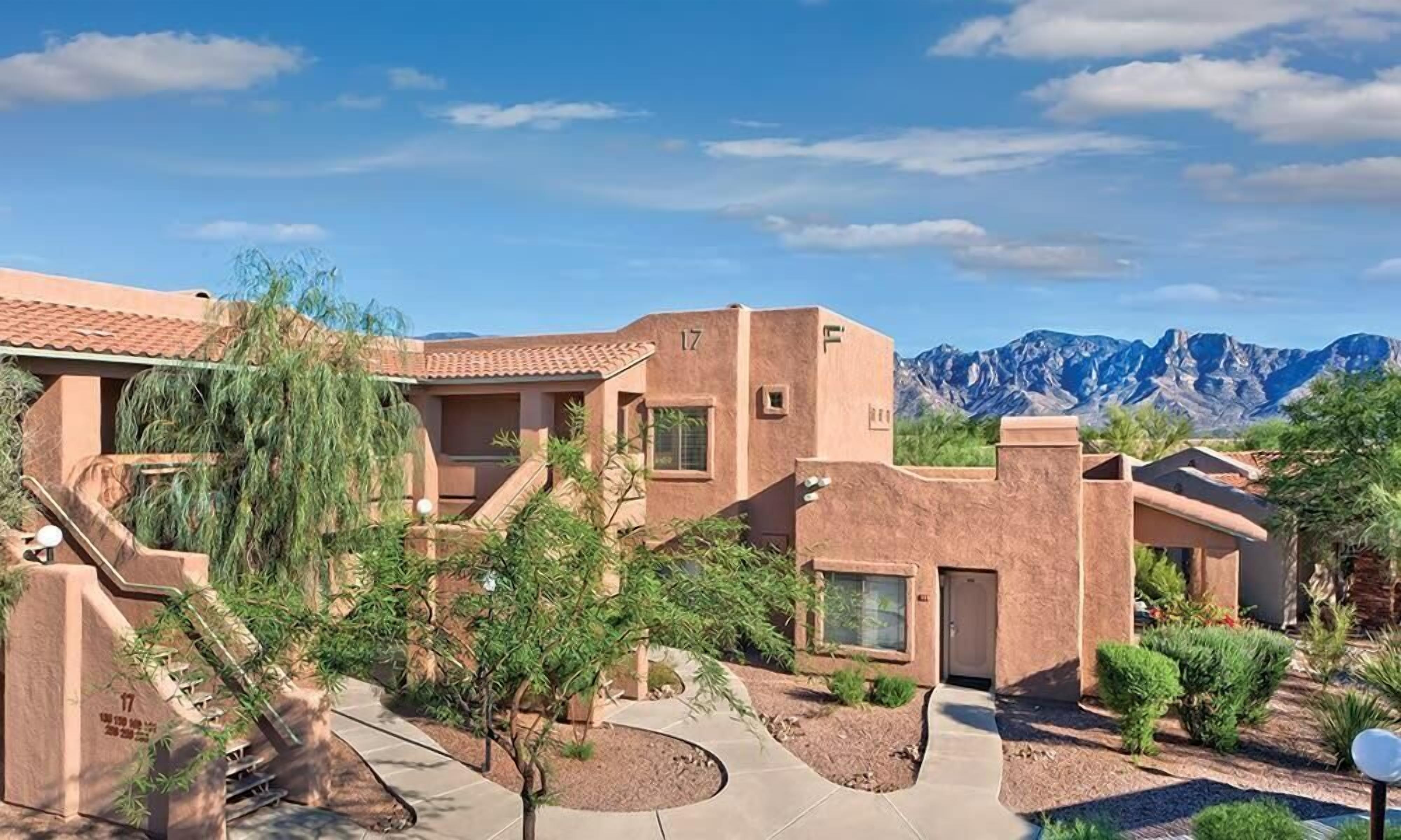 Studio Condo- Music Hall, Golf, Hiking & More!