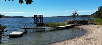 House near the sea with whirlpool, large terrace & 20 min to Stockholm C.  