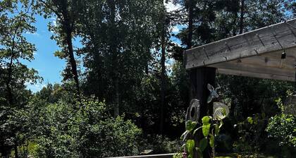 House near the sea with whirlpool, large terrace & 20 min to Stockholm C.