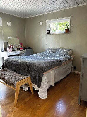 5 habitaciones, tabla de planchar con plancha y wifi gratis