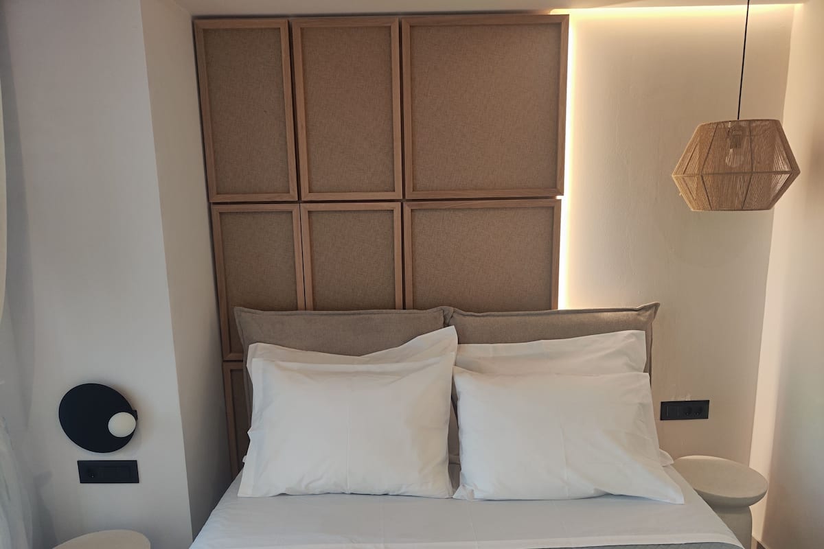 In-room safe, desk, blackout curtains, soundproofing