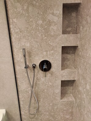 Shower, hair dryer, towels, soap - Ammos Paleochora Hotel (Kantanos-Selino)