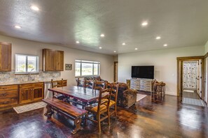 Interior - 5 Mi to Devil Creek Reservoir: Idaho Farmhouse! (Malad City)