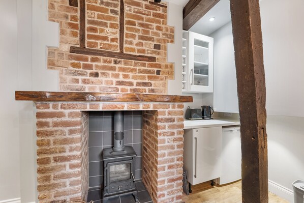 Huoneisto | Yksityinen keittiö | Vedenkeitin, leivänpaahdin, keittoastiat/astiat/ruokailuvälineet