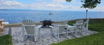 ZaLo Manor Unit Lakefront hot tub, pets