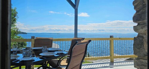 ZaLo Manor Unit Lakefront hot tub, pets