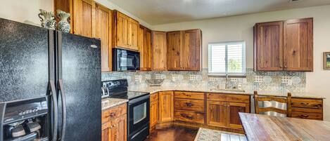 House (4 Bedrooms) | Interior