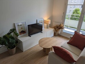 Living area - Charming apartment in La plaine Saint Denis (Saint-Denis)