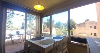 AgrĂ©able T2 ClimatisĂ© Belle terrasse cosy de 25mÂČ
