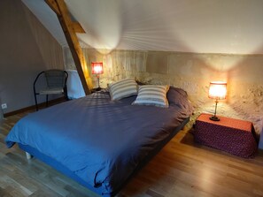 6 bedrooms, WiFi, bed sheets