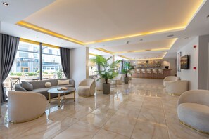 Coin salon dans le hall