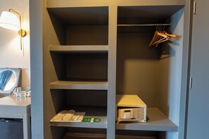 Select Comfort beds, minibar, in-room safe, desk - FİFTY5 SUİTE OTEL (Marmaris)