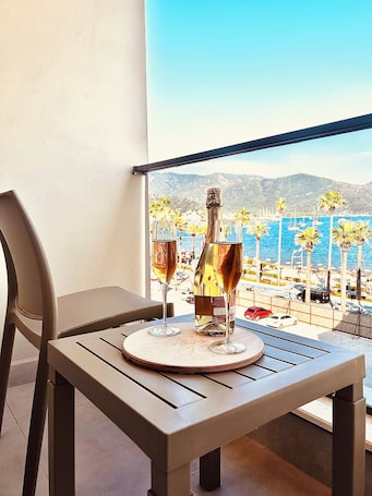 Standard Room, Sea View | Select Comfort beds, minibar, in-room safe, desk