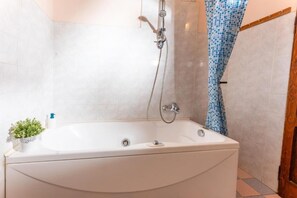Whirlpool, Haartrockner, Bidet, Handtücher