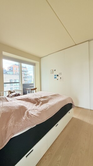 3 bedrooms, iron/ironing board, travel cot, free WiFi