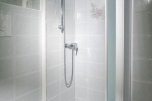 Shower, hair dryer, bidet, towels - BB Molina - Cascata Spolverona  (Molina)