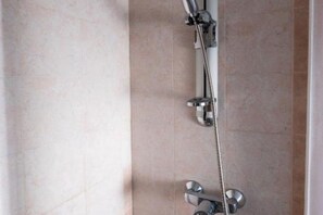 Shower, hair dryer, bidet, towels - BB Molina - Black Waterfall  (Molina)