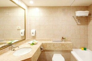 Apartament Comfort, balcó, vistes a l'oceà | Bany | Assecador de cabells 