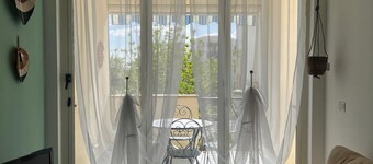 Just two hundred meters from the crystal clear sea, small vacation home.