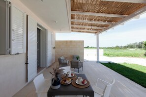 Standaard villa, meerdere slaapkamers (Podere La Rimunda Otranto Garden And) | Buiten dineren