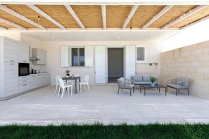 Outdoor dining - Villa La Reimunda (Otranto)