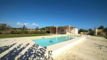 Seasonal outdoor pool