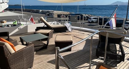 Yacht JoJo
