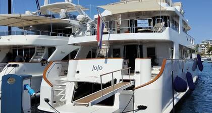 Yacht JoJo