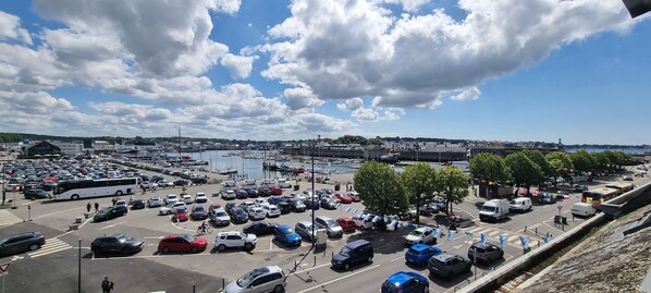 Parking - Unique location for this superb duplex apartment in the heart of Concarneau (Concarneau)