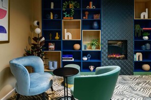 Coin salon dans le hall