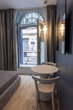 Deluxe-Zimmer | Minibar, Schreibtisch, laptopgeeigneter Arbeitsplatz