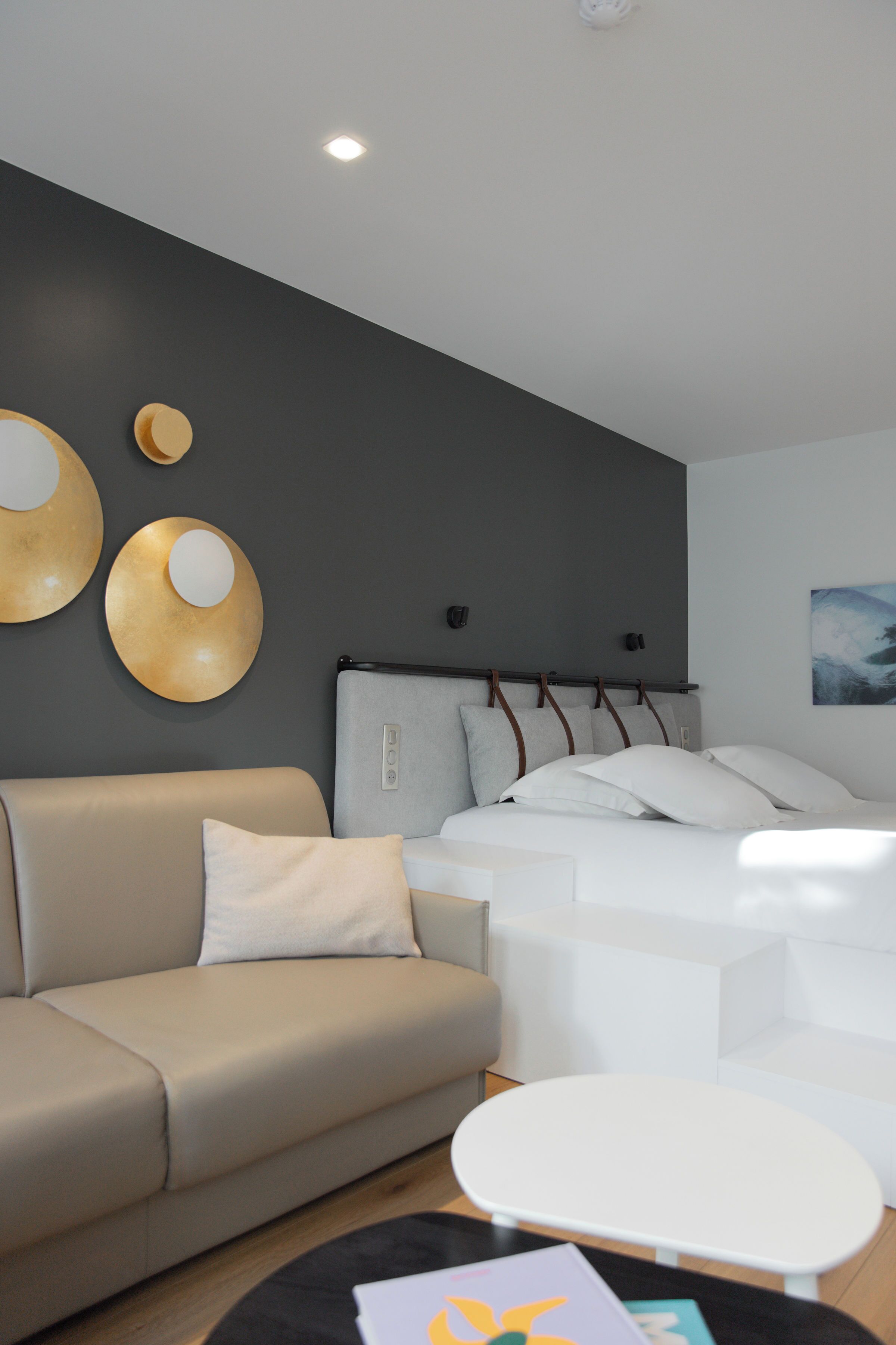 Minibar, bureau, espace de travail pour ordinateur portable