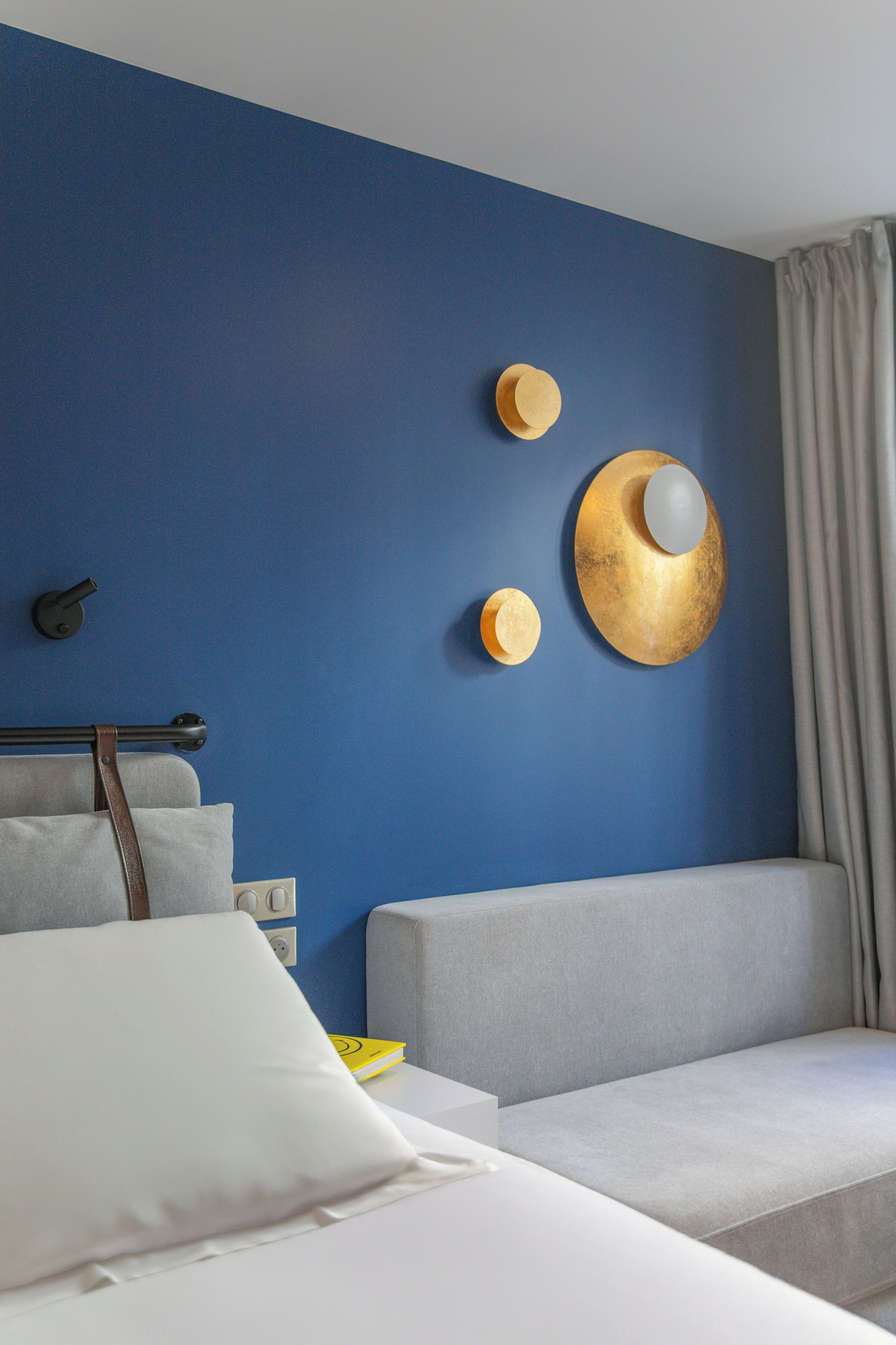 Minibar, bureau, espace de travail pour ordinateur portable