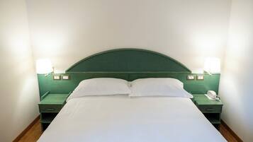 Schreibtisch, Bügeleisen/Bügelbrett, kostenloses WLAN