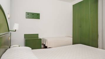 Una scrivania, ferro/asse da stiro, Wi-Fi gratuito