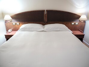 Deluxe Double or Twin Room, Balcony, Sea View | Memory-foam beds, minibar, desk, laptop workspace - Hotel Altamira  (Orsogna)