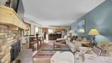 Condo, 2 Bedrooms | Living area | Smart TV