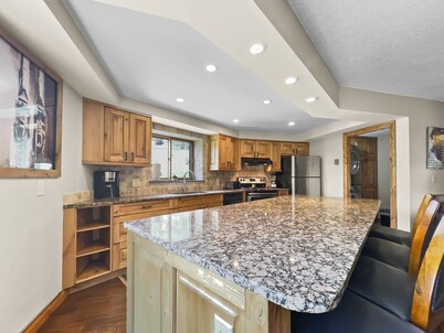 Be310 Bridge End Pet Friendly 2 Bedroom Condo by RedAwning