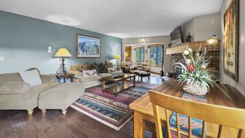 Condo, 2 Bedrooms | Interior