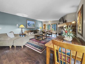 Condo, 2 quartos | Parte interna